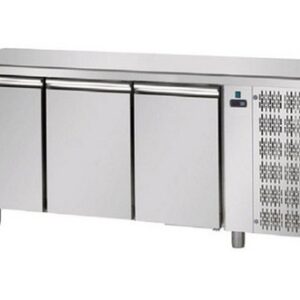 Unutrašnja i spoljna obloga od INOX-lima AISI 304 (osim spoljnog poda) – rashladni sistem u obliku monobloka – poliuretanska izolacija 60 mm (kod rashladnih 40 mm) – samozatvarajuć